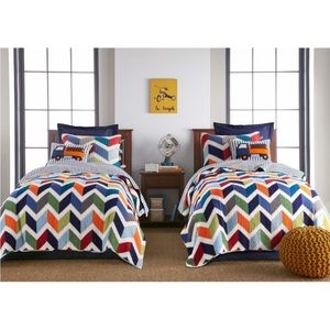 Levtex Quilt and sheet set